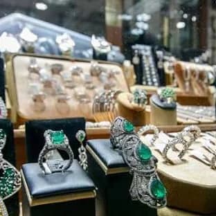 Where Makeup Artists Secretly Buy Cheap but Luxury-Looking Jewelry in Abuja