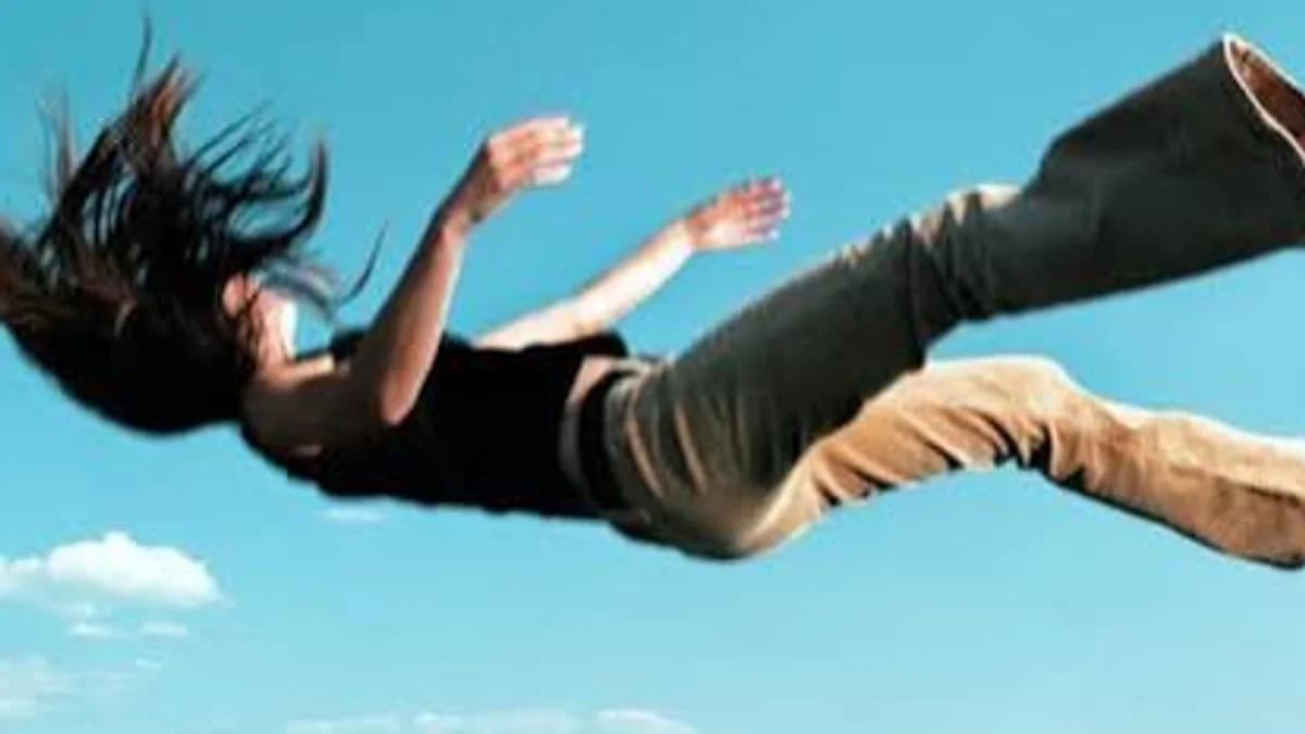 Your Brain Can Make You Feel Like You're Falling