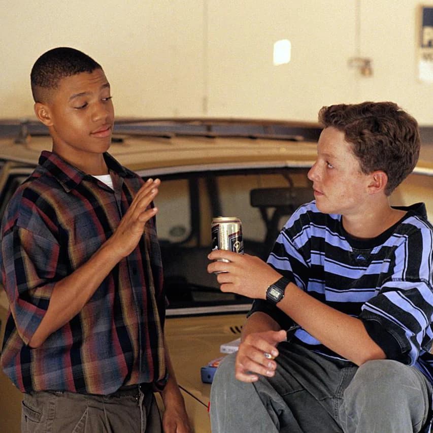 When to Avoid Peer Pressure in Social Gatherings in Benin