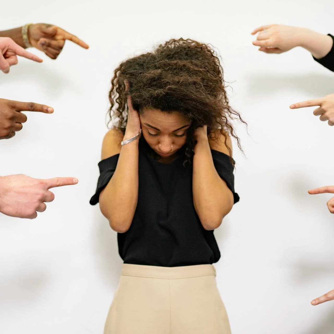 When to Avoid Peer Pressure in Social Gatherings in Benin