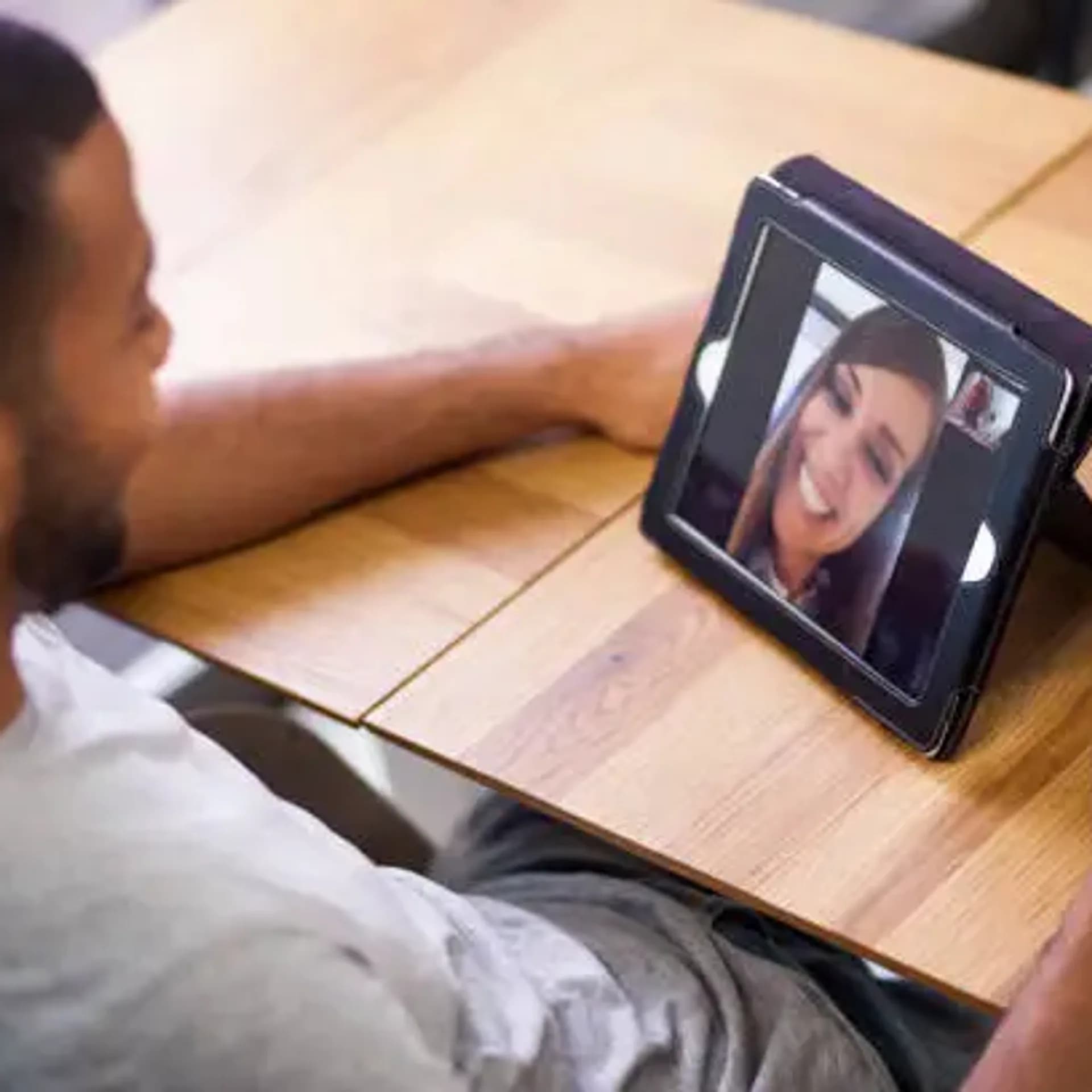 Long-Distance & Travel: Is Your Relationship Built for This?