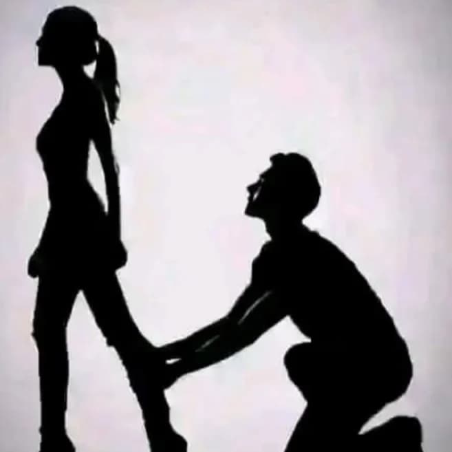 4 POWERFUL TRICKS WOMEN USE TO MANIPULATE MEN.