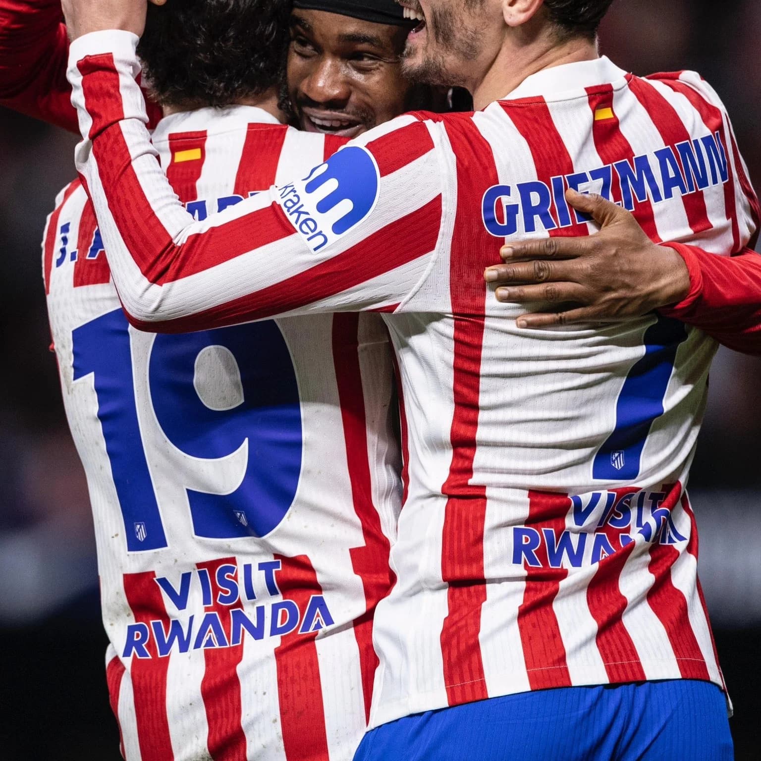 Ademola Lookman’s Masterpiece vs. Barca’s Challenge: A Global Football Debate ⚽🇳🇬